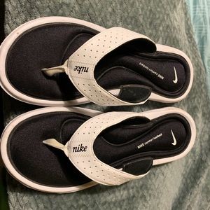Nike flip flop’s